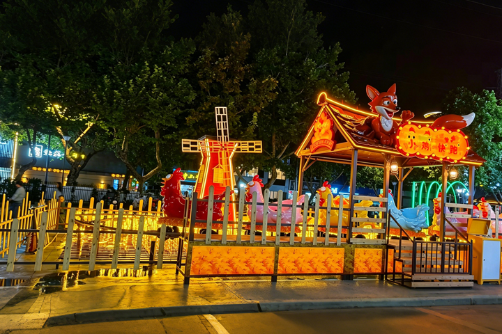 Features of Chicken Run Ride