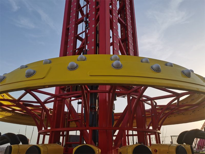 Drop Tower Ride Successfully Installed and Operated in Amusement Park Video