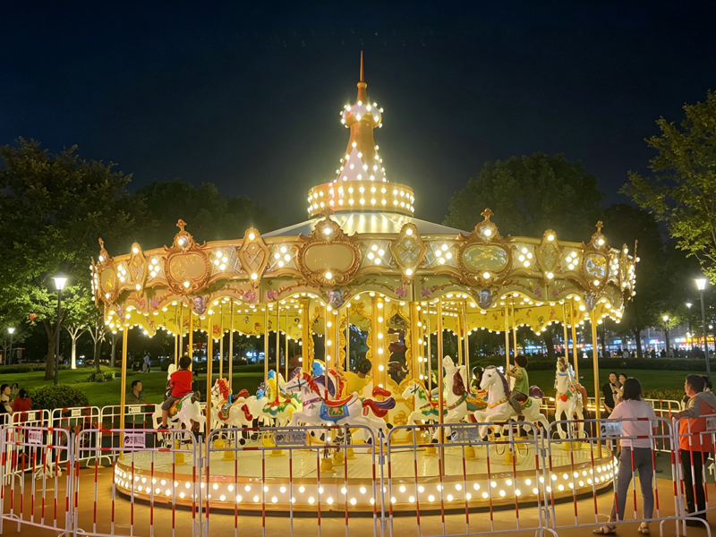 24 Seat Carousel Installed with Night Lighting Effect for Amusement Park Project Material 24 Seat Carousel Installed with Night Lighting Effect for Amusement Park Project Material