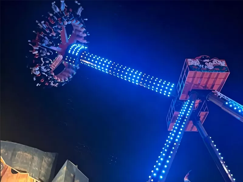 360° Giant Pendulum Ride