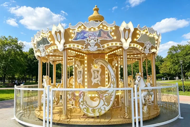 Features of ﻿12-Seat Top-Driven Carousel