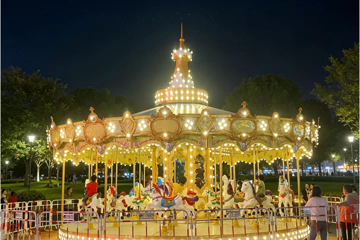 Features of ﻿24-Seat Simulated Top-Driven Carousel