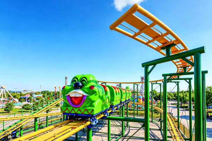 Features of ﻿Fruit Roller Coaster Ride