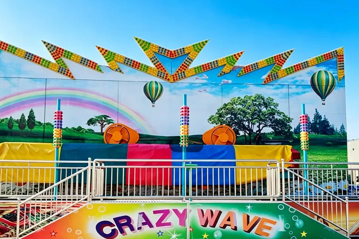 Features of Large Seated Ride