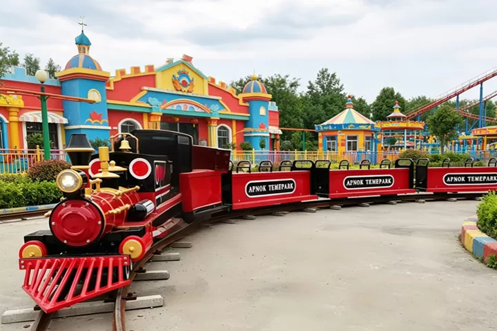 Features of ﻿Ride-On Track Train Ride