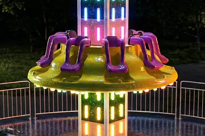 Features of ﻿Small Spinning Tower Ride