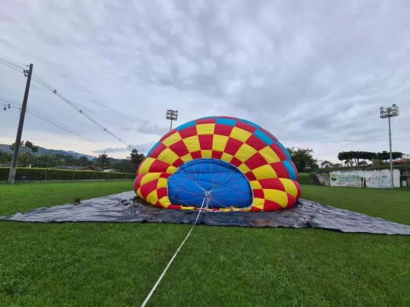 Four-Person Hot Air Balloon Successfully Launched in Colombia