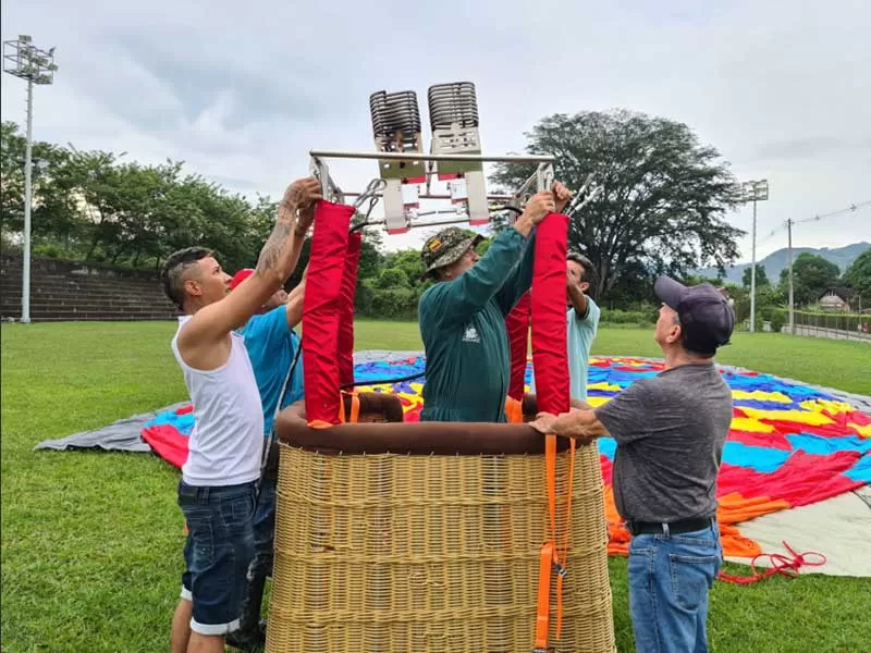 Four-Person Hot Air Balloon Successfully Launched in Colombia