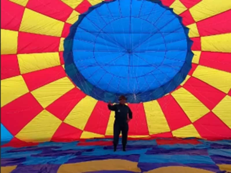 Four-Person Hot Air Balloon Successfully Launched in Colombia